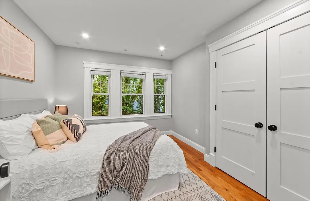 Charming Room-1